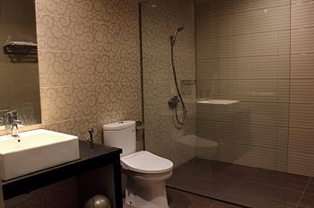 De'Corner Guest House Malang Bagian luar foto