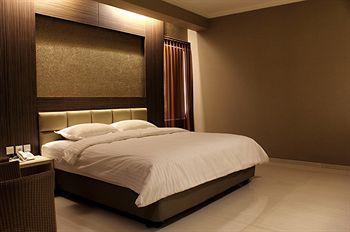 De'Corner Guest House Malang Bagian luar foto